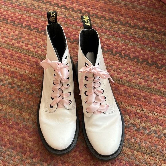 WHITE DR MARTEN AIR WAIR LUANA BOOTS W BALLERINA PINK LACE SHOE LACE - Picture 1 of 7